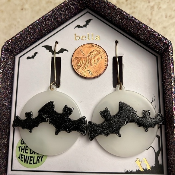 Bella & Jack glow in the dark jewelry Halloween bats earrings - Picture 5 of 6